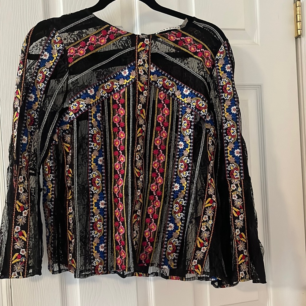 Alice and Olivia shirt fits a size small or medium lightly worn great condition.